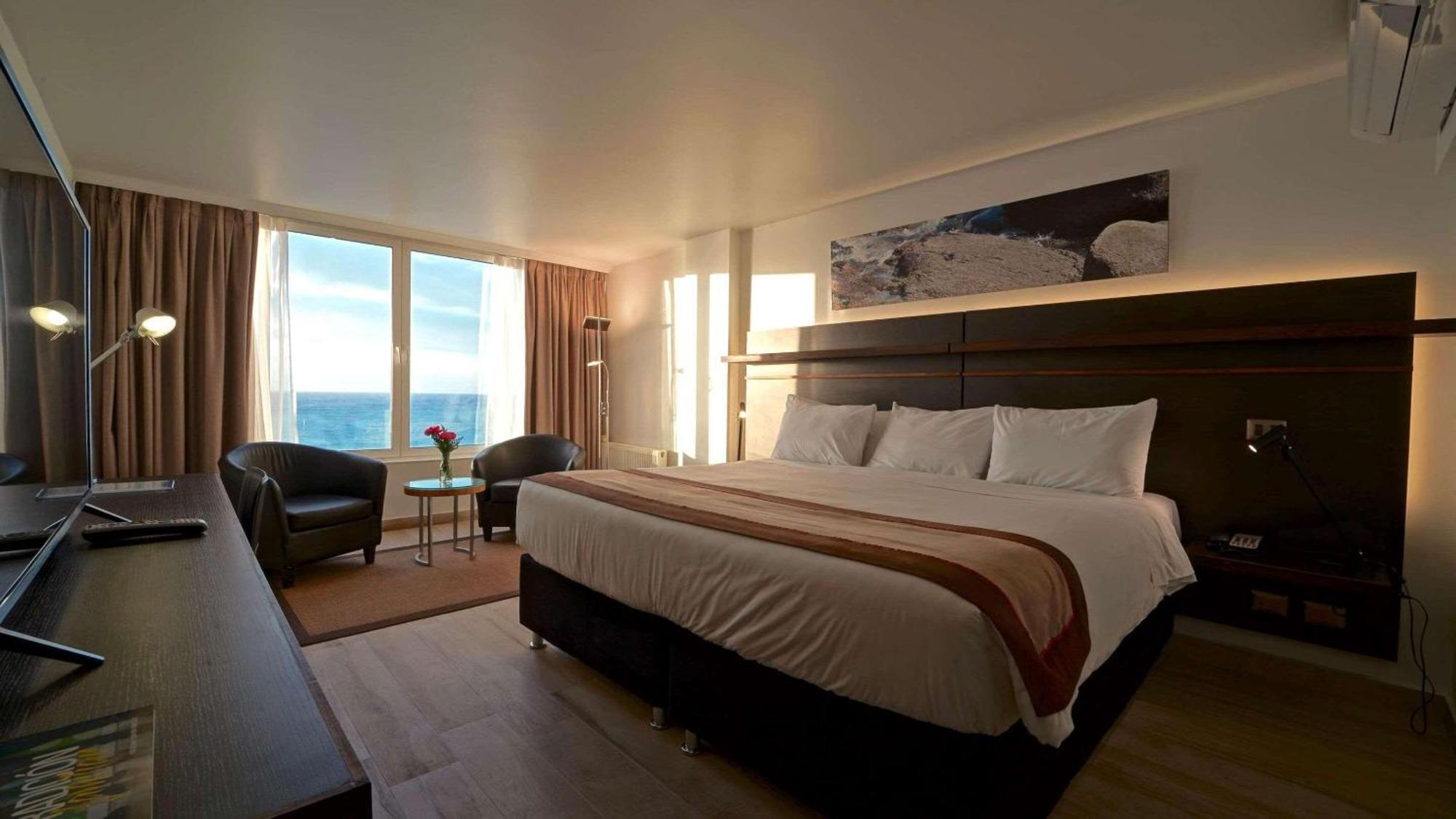 Radisson Blu Acqua Hotel & Spa Concon Exterior photo A room at the hotel